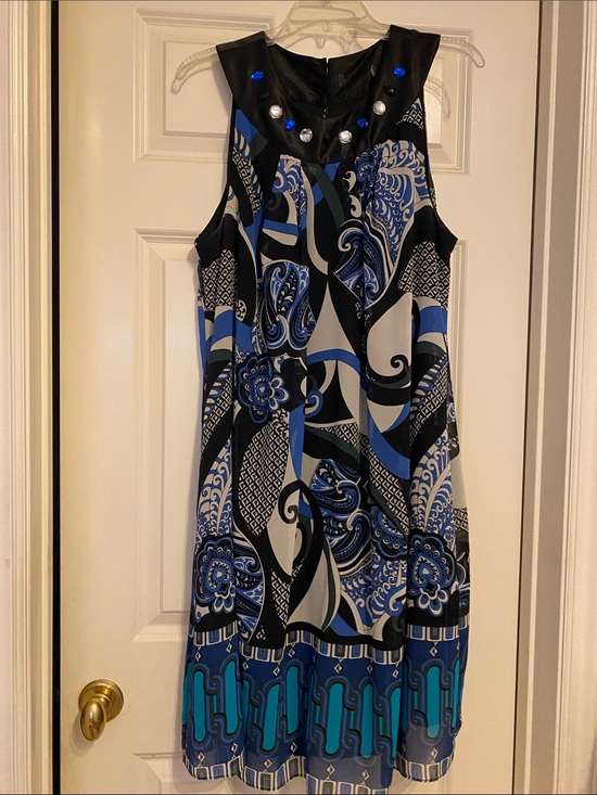 Dresses & Skirts - Sleeveless Blue & Black Patterned Shift Dress